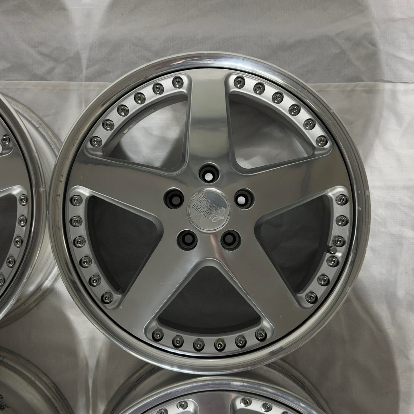 Leon Hardiritt Kloster 18x7.5 +42