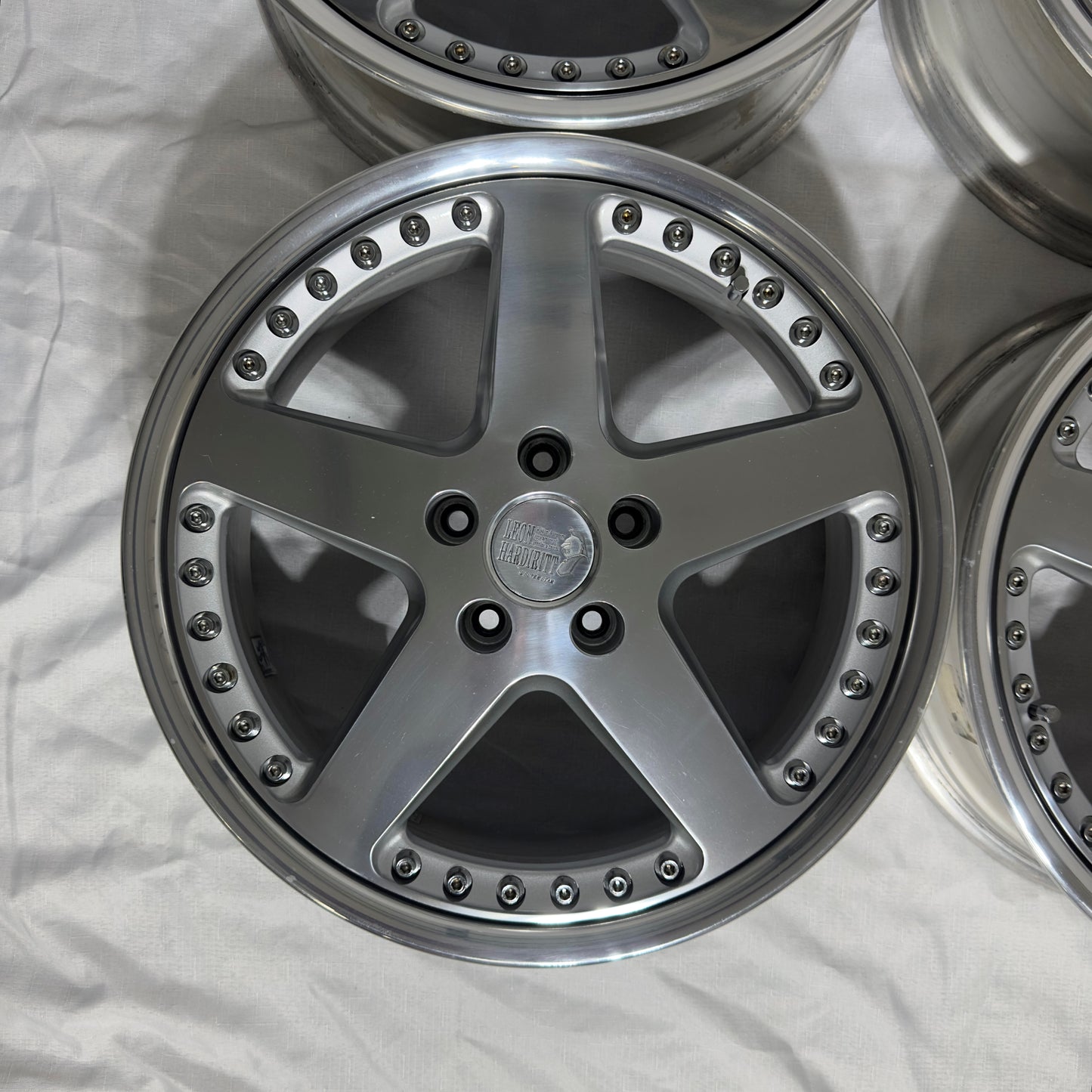 Leon Hardiritt Kloster 18x7.5 +42