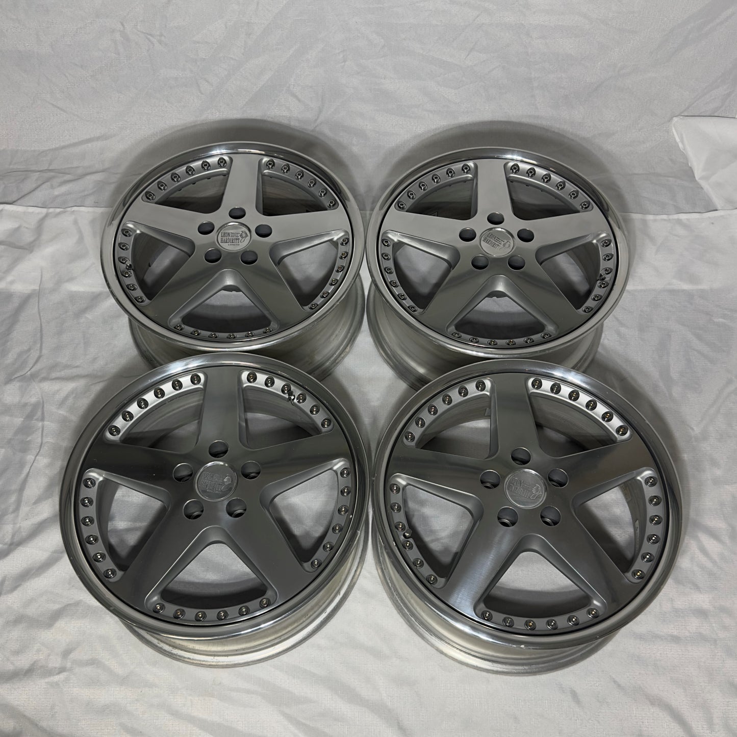 Leon Hardiritt Kloster 18x7.5 +42